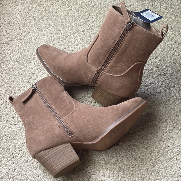 Universal Thread Booties - Picture 6 of 13